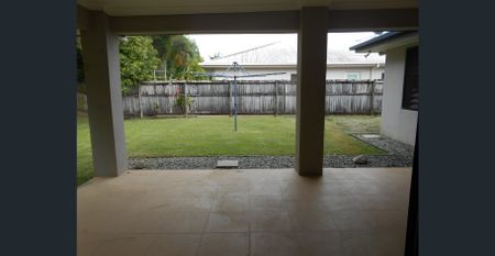 LARGE PORT GARDENS HOME - Photo 4