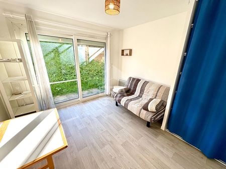 STUDIO MEUBLE A LOUER - BLOIS - ENTIEREMENT MEUBLE & EQUIPE, PLACE DE PARKING PRIVATIVE - Photo 2