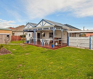 GREAT SIZE FAMILY HOME! - Photo 5