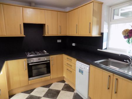 2 bedroom flat to rent - Photo 4