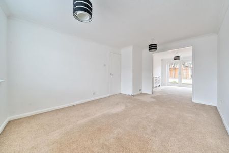 3 bedroom link detached house to rent - Photo 3