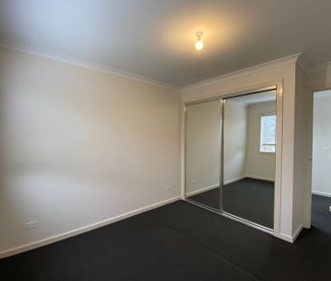 Modern 2 Bedroom Townhouse! - Photo 2