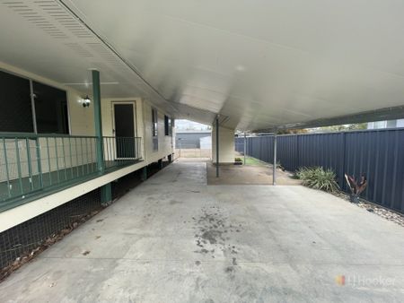 Comfortable Three-Bedroom Home with a Fully Fenced Yard - Photo 5