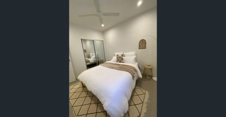 BRAND NEW, stylish one bed apartment - Photo 5