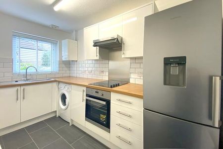 2 bedroom terraced house to rent - Photo 4