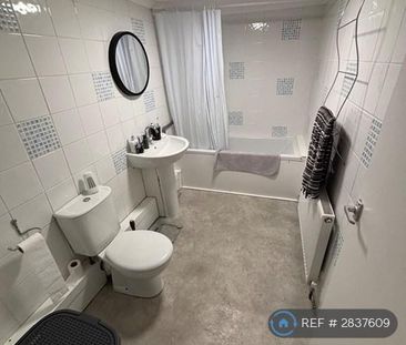 1 bedroom in a flat share to rent - Photo 5