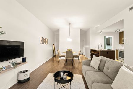 611 Rue Forbes, #206 - Photo 2