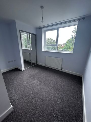 QUEENSWAY, BLETCHLEY - 1 BEDROOM - Photo 5