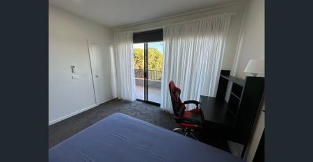 'Stylish Townhouse Living in Pascoe Vale' - For Lease - Photo 3