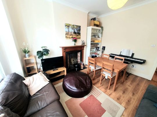 2 Bed Flat, London, SW16 - Photo 1