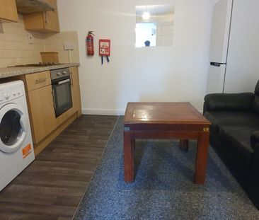 Flat 3, 18 Flora Street, Cathays, Cardiff, CF24 4EP - Photo 2