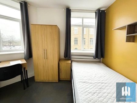 1 bedroom in a house share to rent - Photo 2