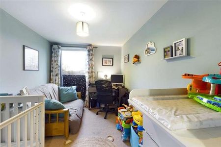 Commonwealth Drive, Three Bridges, Crawley, West Sussex, RH10 - Photo 3