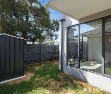 The perfect blend of modern comfort, space, and low-maintenance living - Photo 3