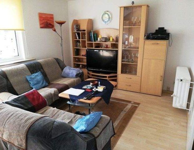 2 Zimmer Dachgeschoss Wohnung, groÃer Balkon, ruhige Lage. - Foto 1