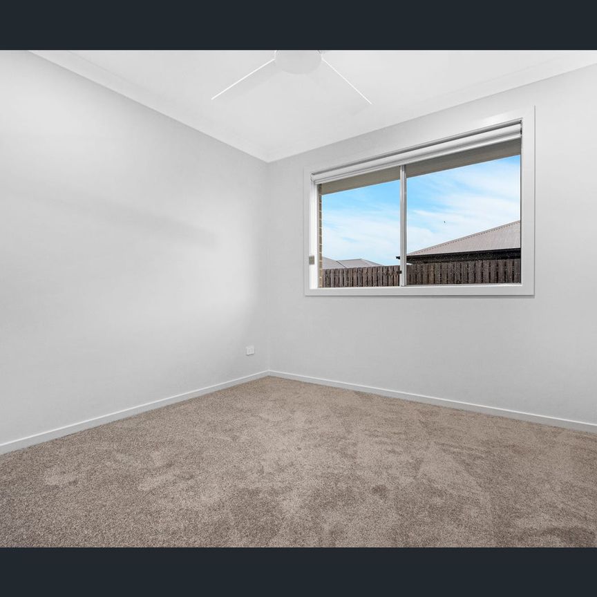 10 Eastminster Street, Eli Waters, Qld 4655 - Photo 1