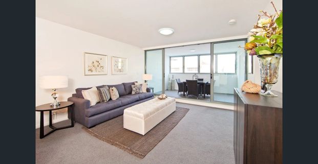 Lifestyle, space & exceptional convenience - Photo 1