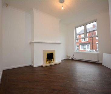 3 bedroom end of terrace house to rent - Photo 3