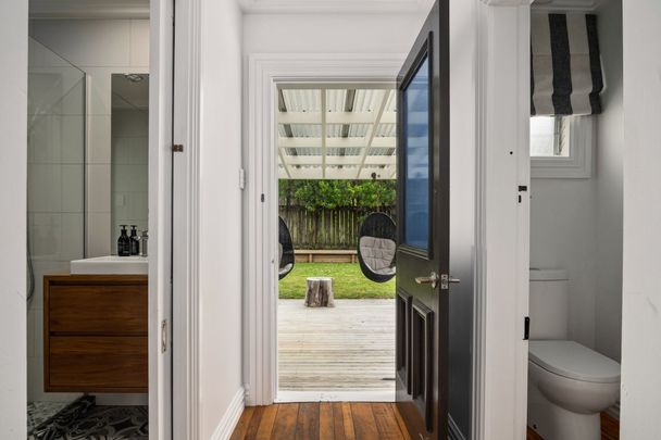 Oh so close to the beach! - Photo 1