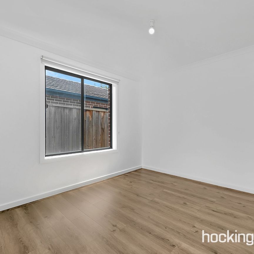 16 Kumara Circuit, South Morang. - Photo 1