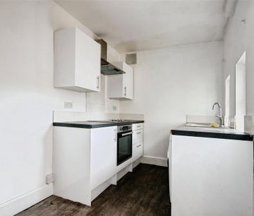 3 bedroom terraced house to rent - Photo 6