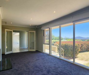 6 Hamelin Crescent, Narrabundah ACT, Belconnen - Photo 2