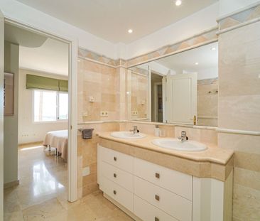Middle Floor Apartment in Elviria - Photo 5