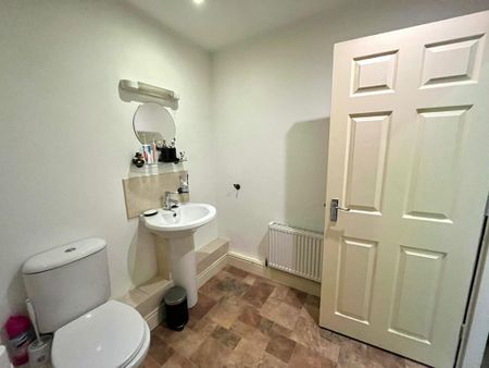 3 bedroom flat to rent - Photo 4