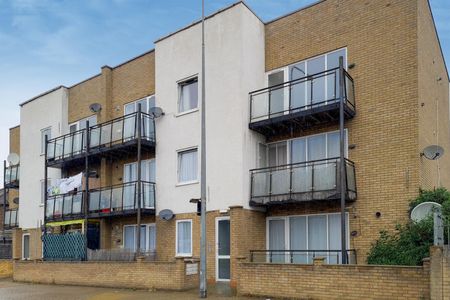 Newham Way, London E6 - Photo 5