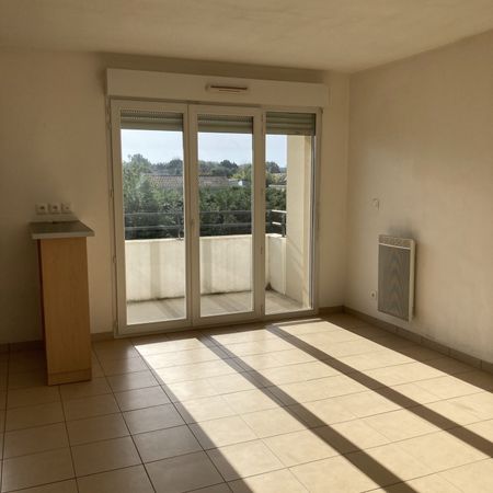 Location Appartement 2 pièces 46m² AMBARES ET LAGRAVE 33440 - Photo 3