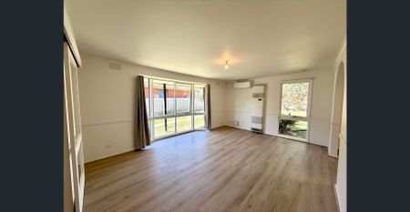 Comfortable Family Home in Cranbourne – Convenient, Private & Well-Located - Photo 3