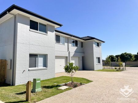 Huge Main Bedroom and Walk in Robe! - Photo 5