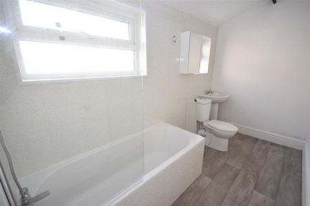 3 bedroom terraced house to rent - Photo 5