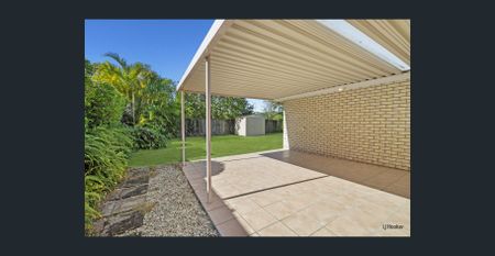 Spacious 4-Bedroom Family Home – Walk to John Flynn Hospital - Photo 2