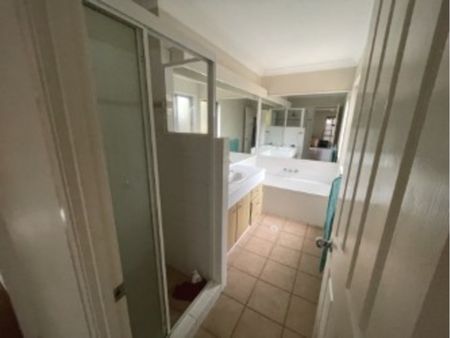 6 Laine Place, Coombabah - Photo 5