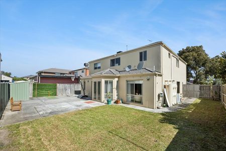 Expansive Family Living - Photo 3