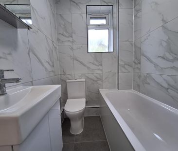 Woodstock Way, Mitcham CR4, London - Photo 5