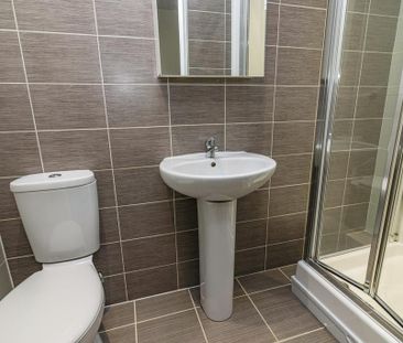 4 bedroom flat to rent - Photo 6