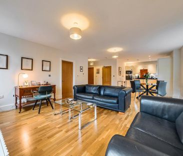 2 bedroom flat to rent - Photo 2