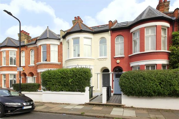 4 bedroom house in Balham - Photo 1