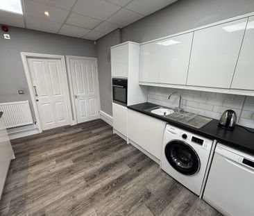 High Street, Sheffield, Swallownest - Photo 5