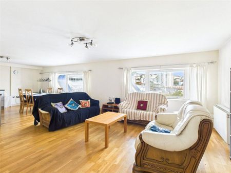 2 bedroom penthouse to rent - Photo 2