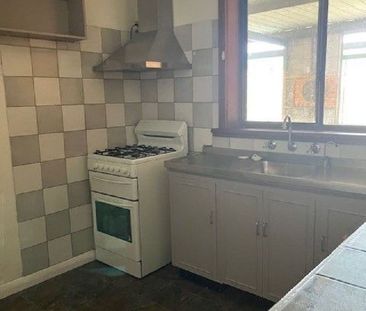 Available 6 Months - Great Location - Photo 4