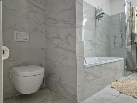 Altbaujuwel auf der Gugl! 143 m² WNFL + 16 m² Balkon, 4 Zimmer, generalsaniert, Küche möbliert! - Photo 1