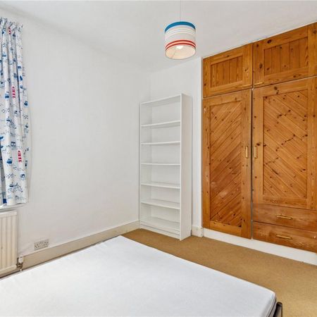 2 bedroom flat in Chiswick - Photo 4