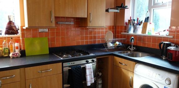 1 bedroom in a house share to rent - Photo 2