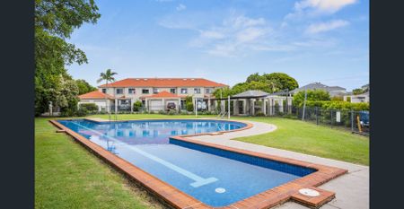 Great Location 3 Bedroom 2 Bathroom - Photo 2