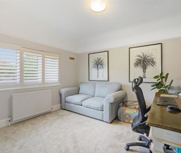 4 bedroom semi-detached house to rent - Photo 6