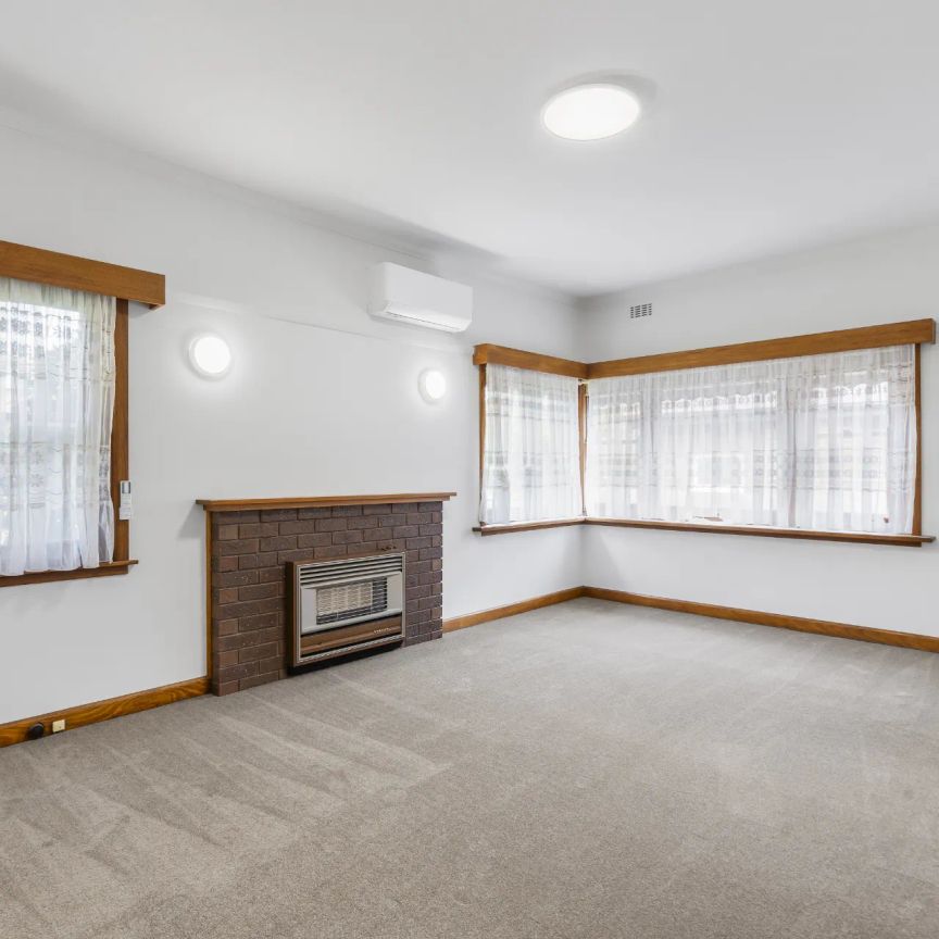 Comfortable Living in a Quiet Glen Iris Street - Photo 1