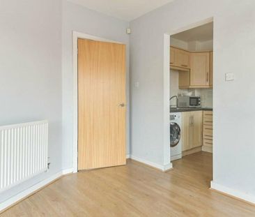 2 Bed Flat, Chichester Road South, M15 - Photo 2